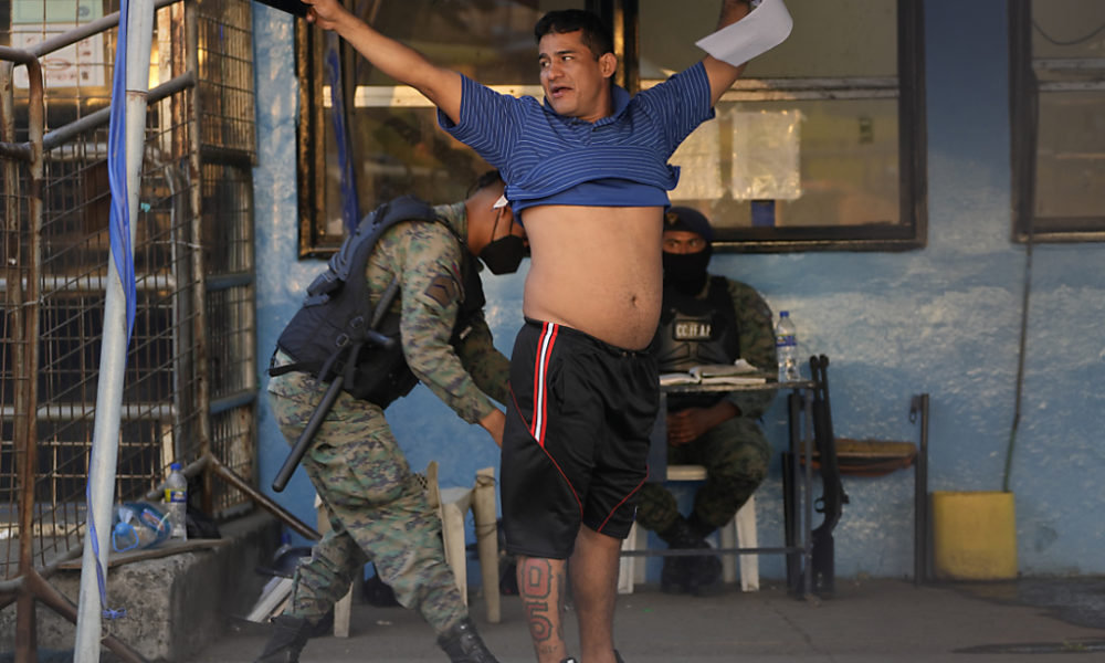 Soldats et policiers reprennent la prison de Guayaquil LFM la radio