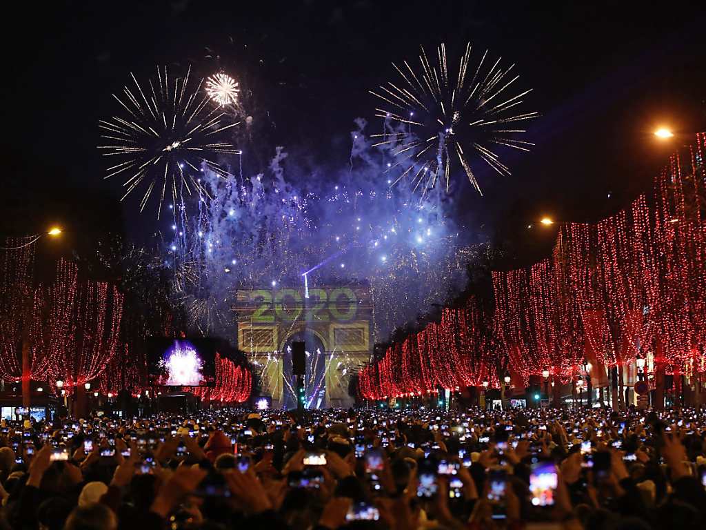 Pas de feu d'artifice à Nouvel an sur les Champs-Elysées