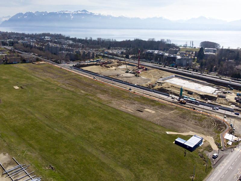 A l'arrière-plan du futur Campus Santé, le chantier de Quartier Horizons, ici en mars 2022. (KEYSTONE/Laurent Gillieron)
