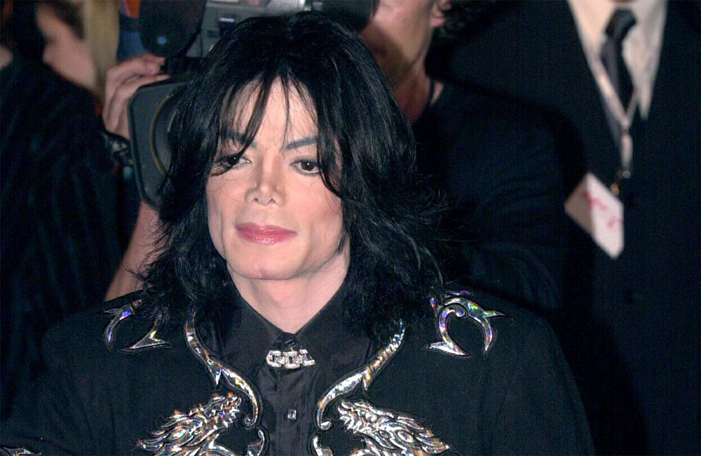 Michael Jackson : son neveu annonce un biopic qui réfutera les accusations contre lui Michael-jackson-famous-classic-red-carpet