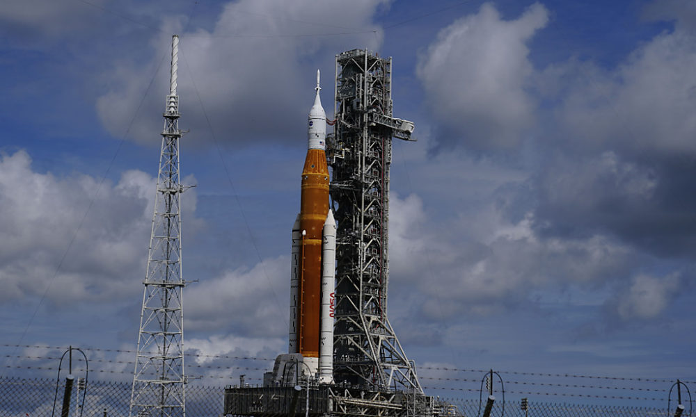 La nouvelle méga-fusée de la Nasa s'apprête à décoller vers la Lune ...