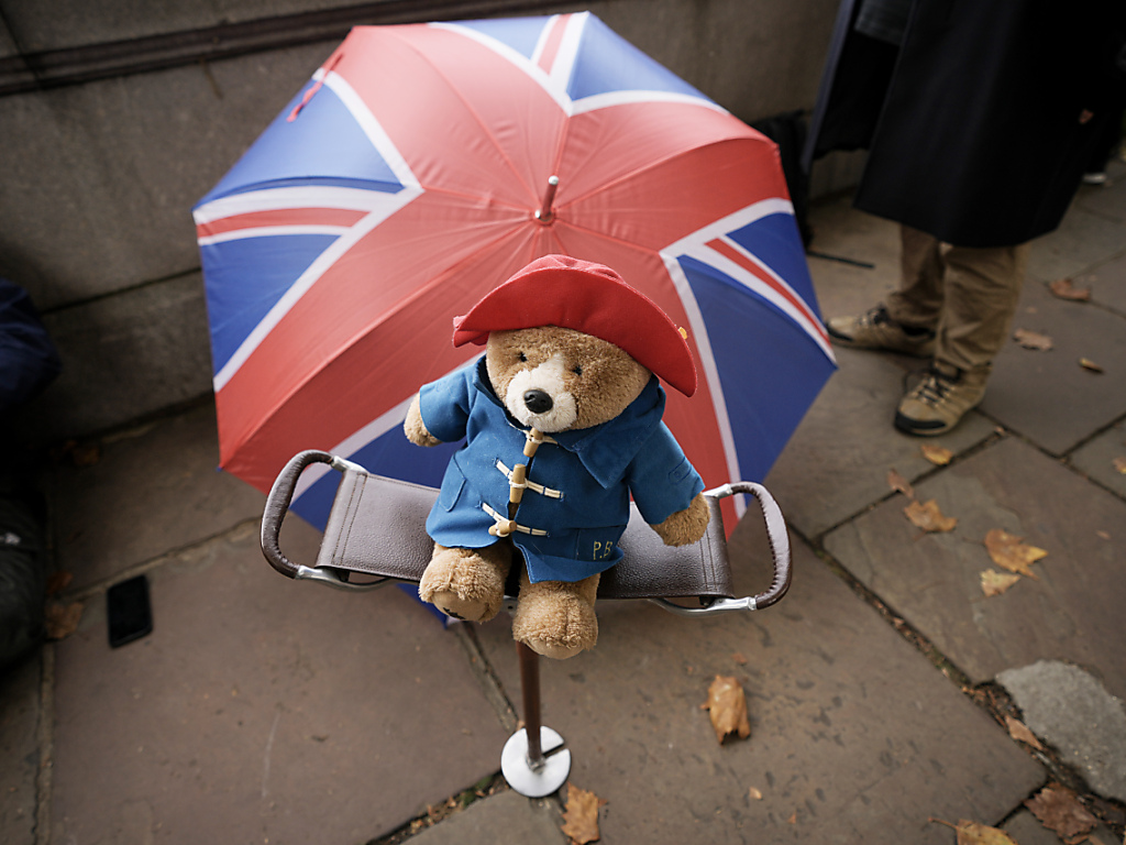 Les ours Paddington pour Elizabeth II donnés à une association