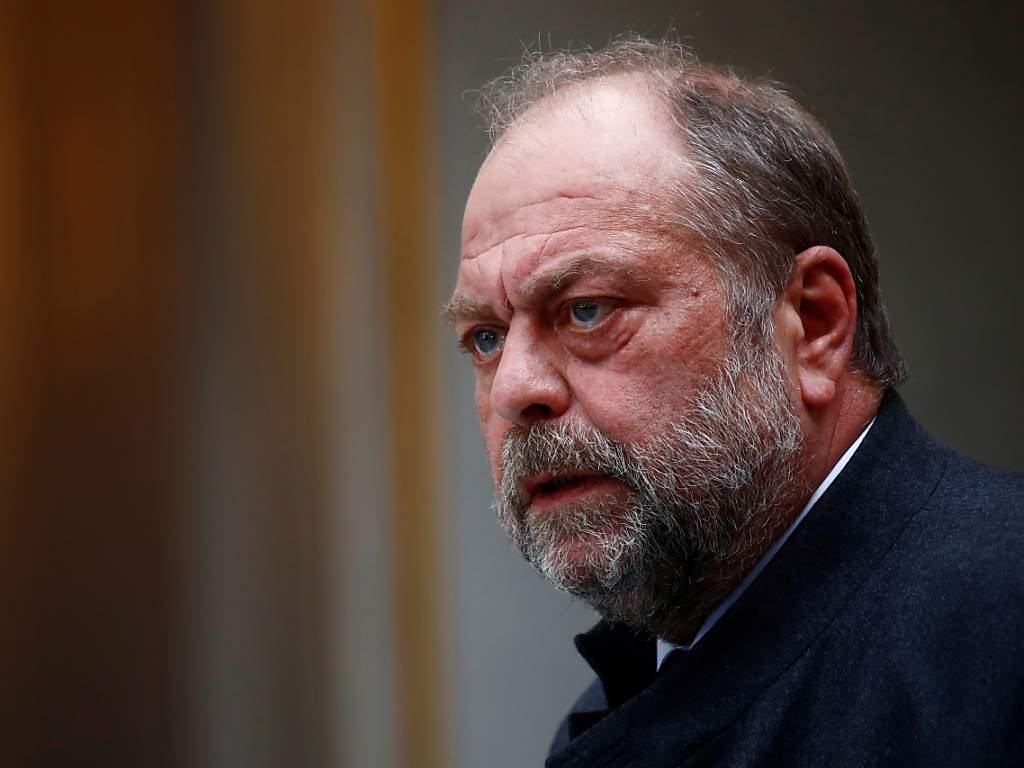 Faire un doigt d'honneur est un droit fondamental au Québec LFM la radio