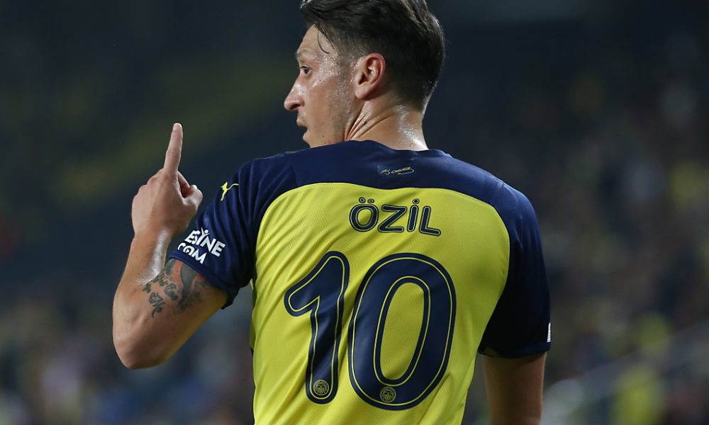 Mesut Özil tire sa révérence à 34 ans | LFM la radio