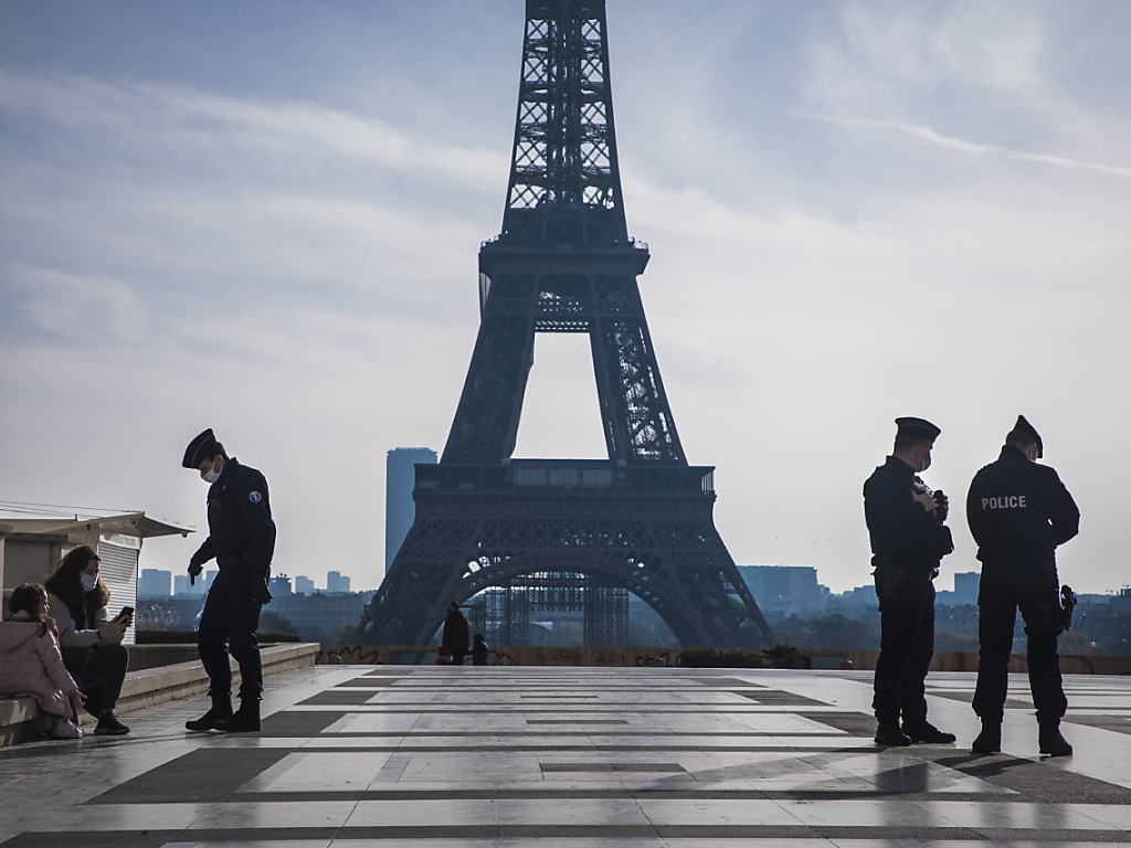 Paris: la tour Eiffel de nouveau évacuée ce samedi soir, quelques