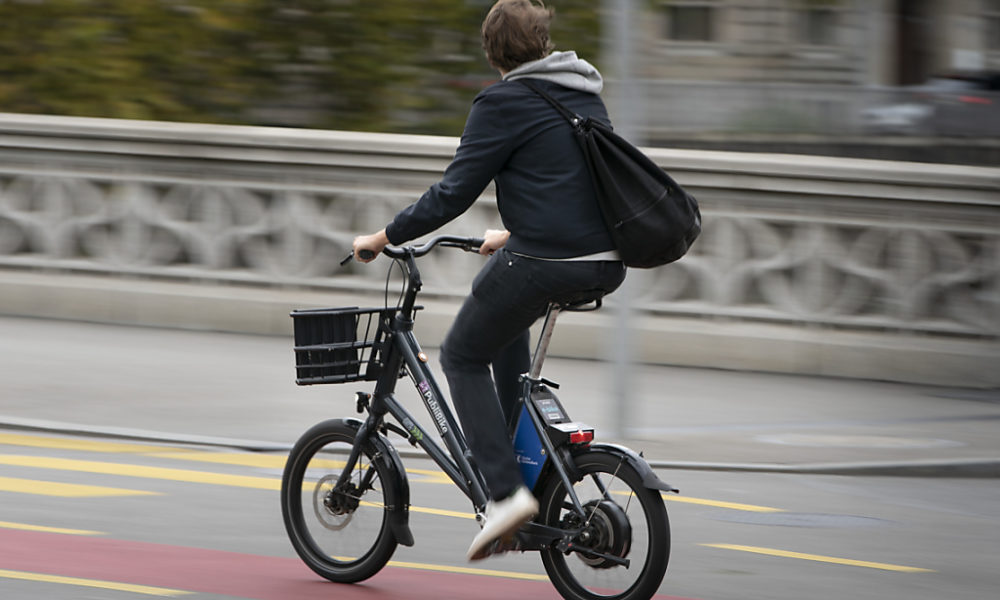Rouler à 12 ans à vélo électrique est controversé Rouler à 12 ans à vélo électrique est controversé