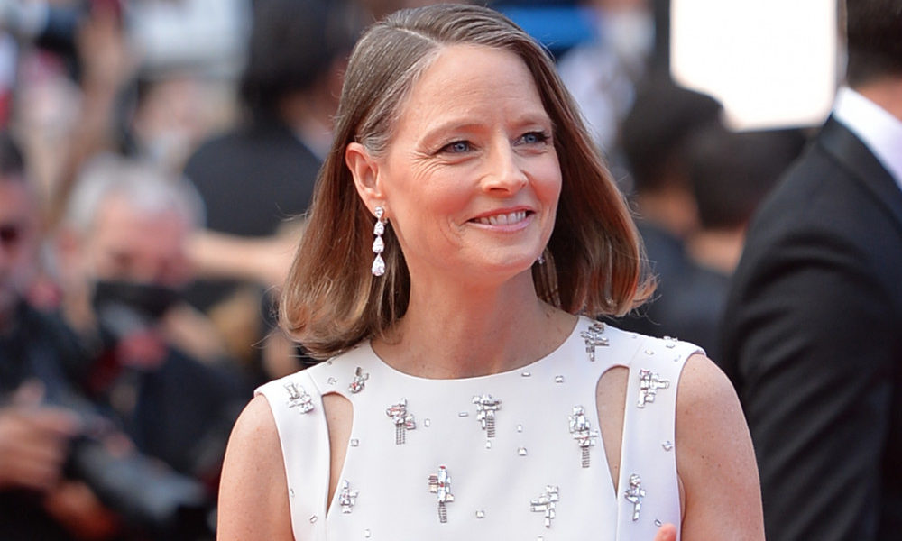 Jodie Foster attaquée par un lion sur un tournage : la star raconte l'incident qui a failli lui coûter la vie