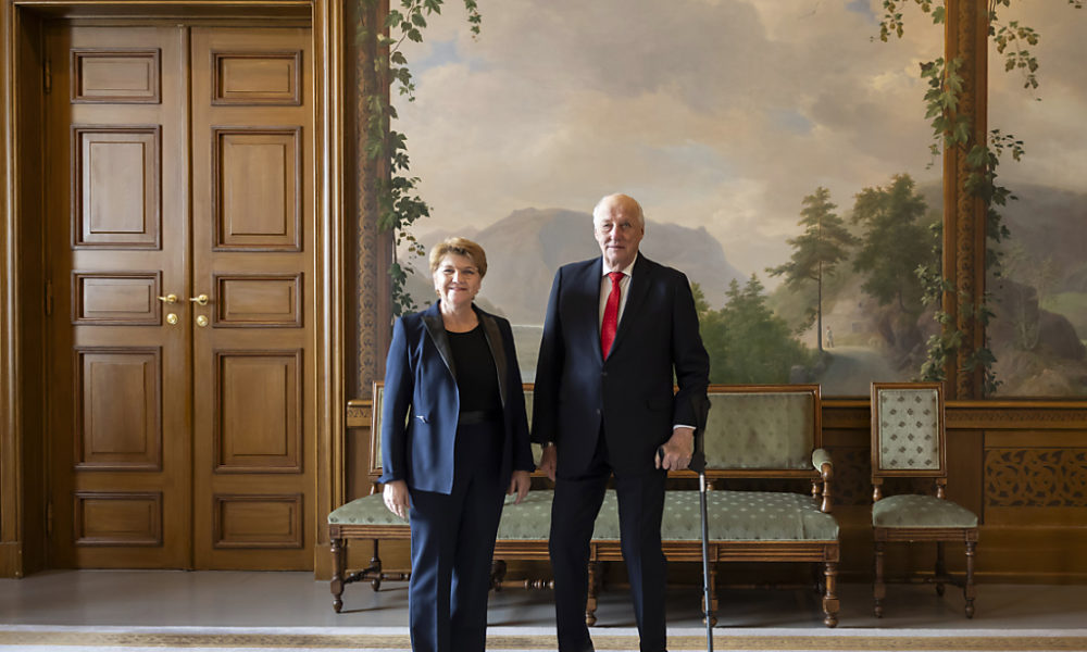 La présidente de la Confédération reçue par le roi Harald V La présidente de la Confédération reçue par le roi Harald V