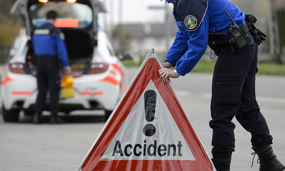 Un motard de 21 ans décède à Trélex (VD) Un motard de 21 ans décède à Trélex (VD)