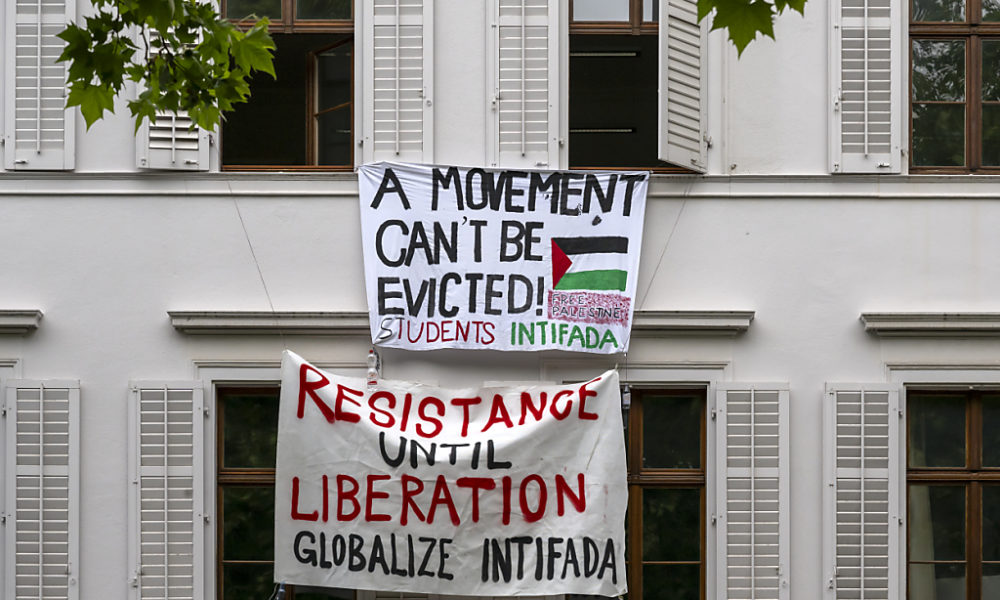 La police évacue l’uni de Bâle occupée par des pro-palestiniens La police évacue l’uni de Bâle occupée par des pro-palestiniens