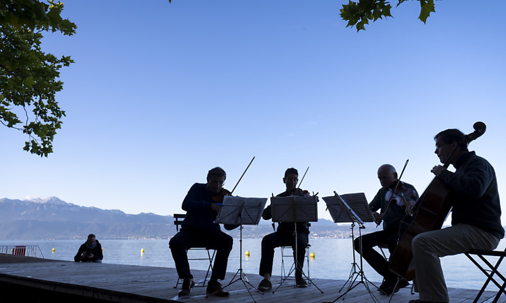 Dix concerts au lever du jour sur les rives du Léman à Lausanne Dix concerts au lever du jour sur les rives du Léman à Lausanne