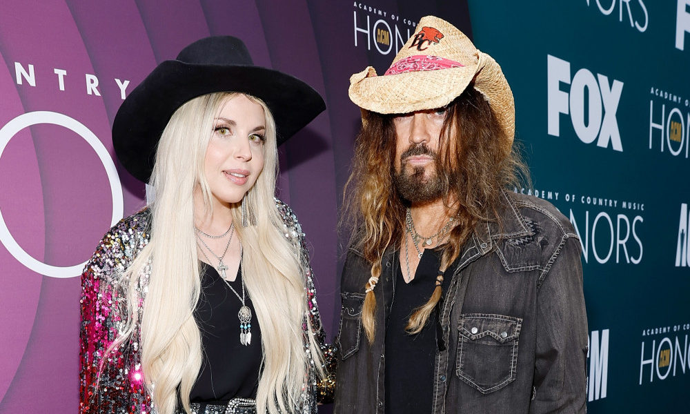 Billy Ray Cyrus : le père de Miley Cyrus est accusé de maltraitance par son ex-femme Firerose