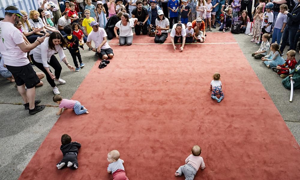 Lausanne: retour du tournoi de feuille-caillou-ciseaux Lausanne: retour du tournoi de feuille-caillou-ciseaux