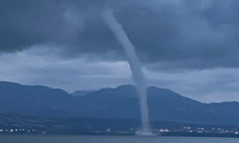 Une trombe s’est formée au-dessus du lac Léman Une trombe s’est formée au-dessus du lac Léman