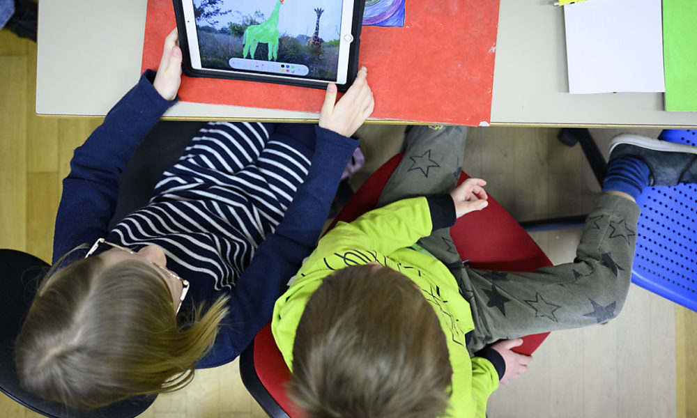 Fribourg concrétise son projet d'équipement numérique à l'école Fribourg concrétise son projet d'équipement numérique à l'école