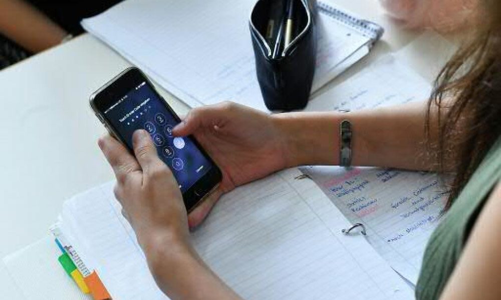 Smartphones à l’école: plus de 80% des Suisses pour les interdire Smartphones à l’école: plus de 80% des Suisses pour les interdire