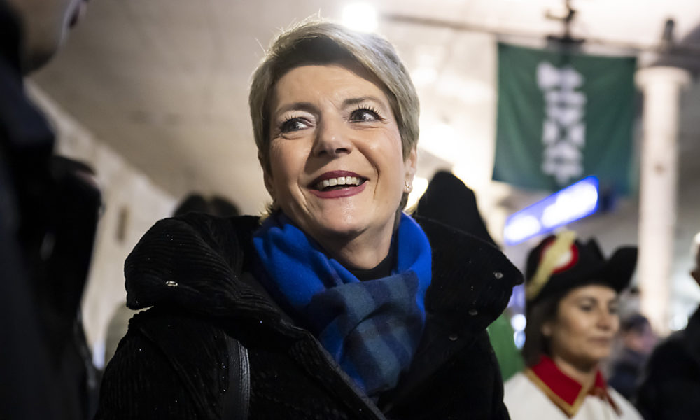 Keller-Sutter loue l’humilité suisse après une année « mouvementée » Keller-Sutter loue l’humilité suisse après une année « mouvementée »