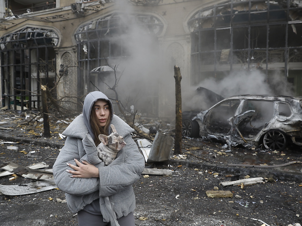 L'Ukraine dénonce des frappes "massives", au moins un mort à Kiev | LFM la  radio