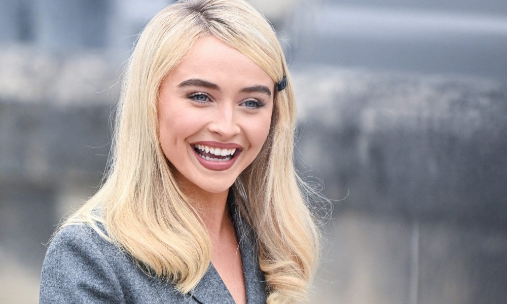 Sabrina Carpenter jouera bientôt Alice dans une adaptation musicale d’Alice au pays des merveilles