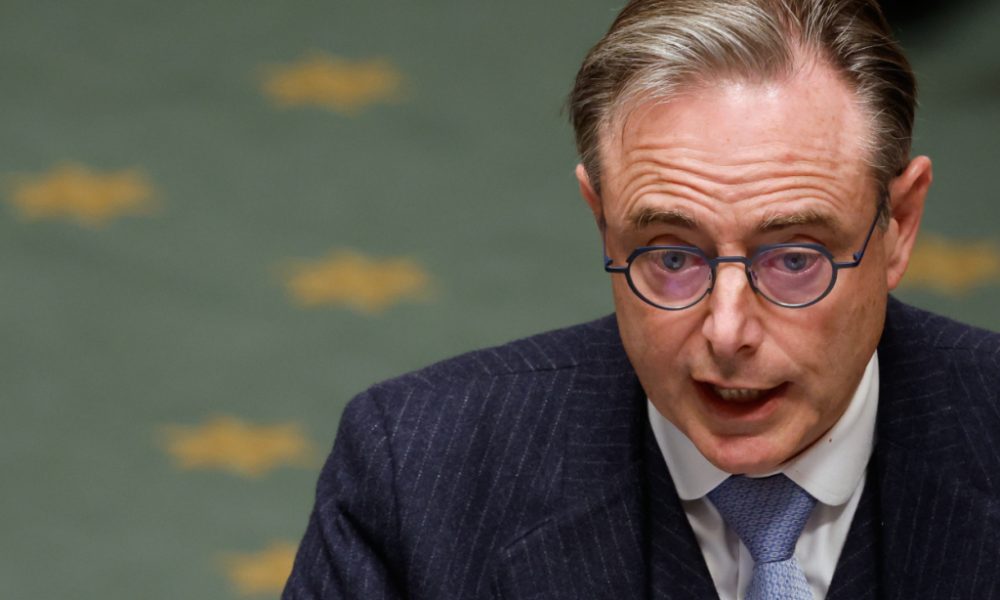 Pas de démission du gouvernement belge, 50 jours pour le budget