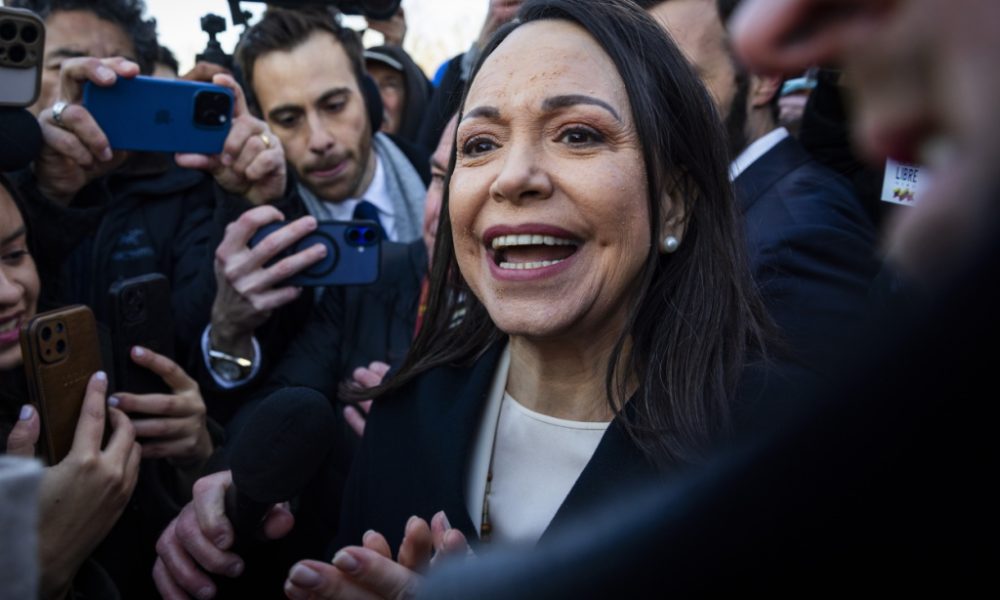 Maria Machado offre la médaille de son prix Nobel à Trump