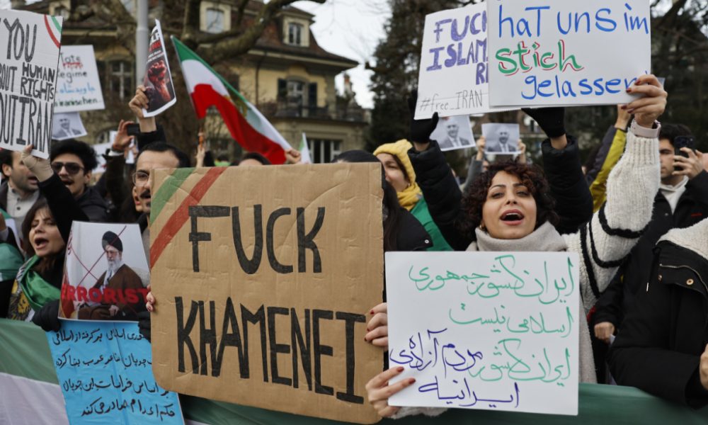 À Berne, environ 200 personnes manifestent contre le régime iranien